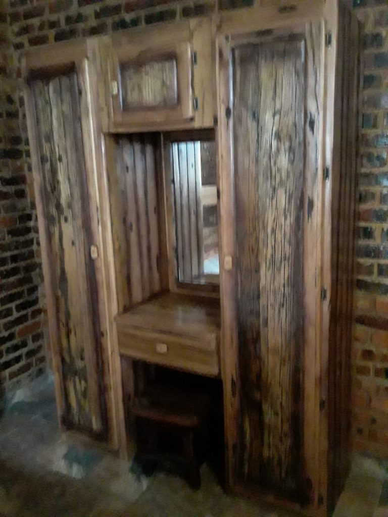 Sleeper art wooden furniture